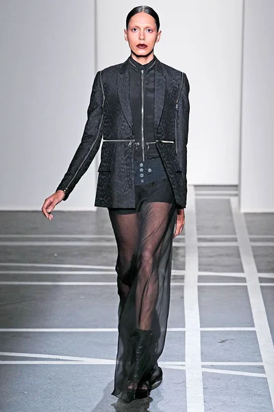 Look 27